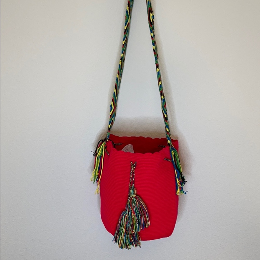 Handbags - Picture 5 of 9